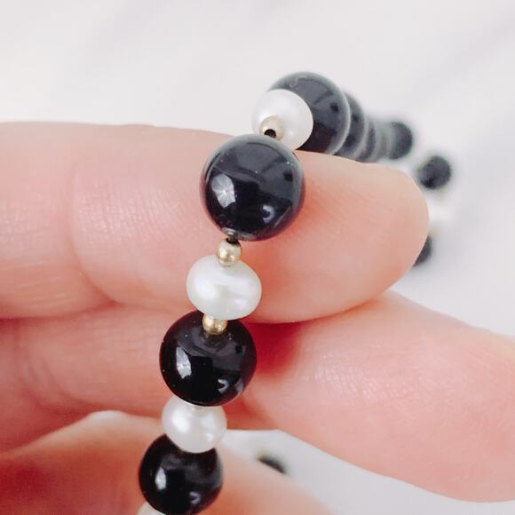 VTG Genuine Pearl & Black Glass 1950s Necklace w/ 14K Gold Filigree Clasp - Picture 5 of 16